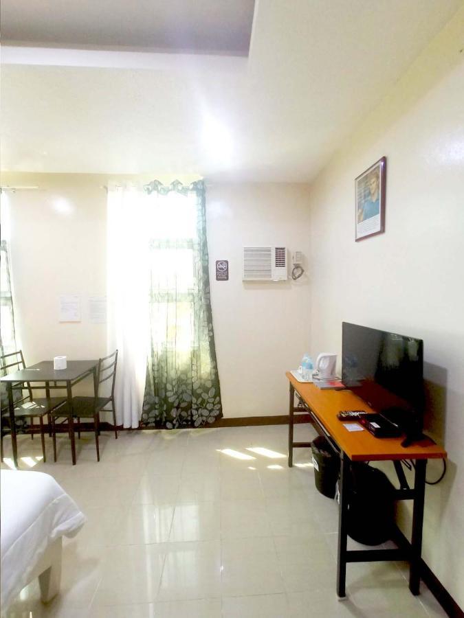 B&J Guesthouse And Tours Tagbilaran City Kültér fotó