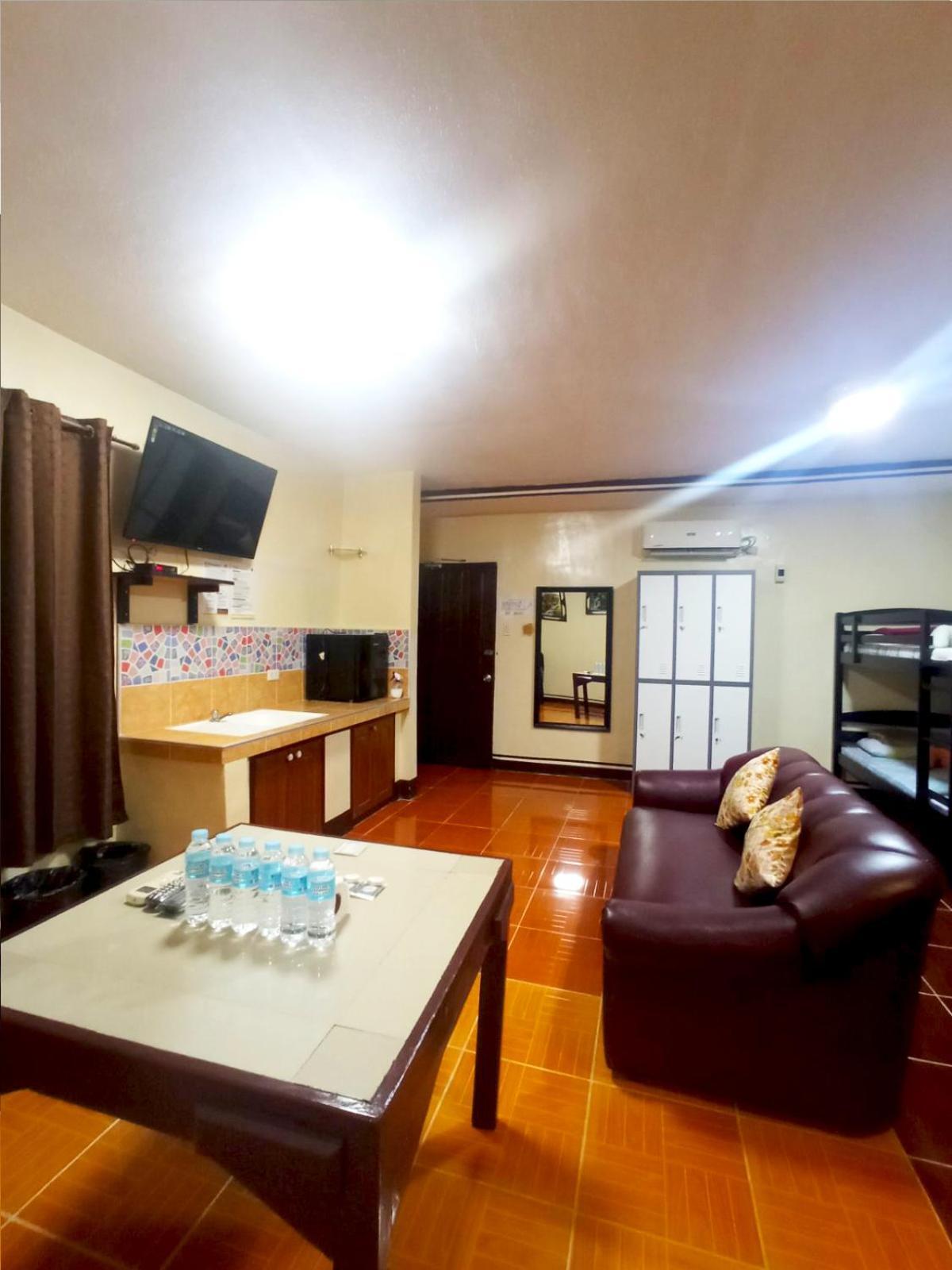 B&J Guesthouse And Tours Tagbilaran City Kültér fotó