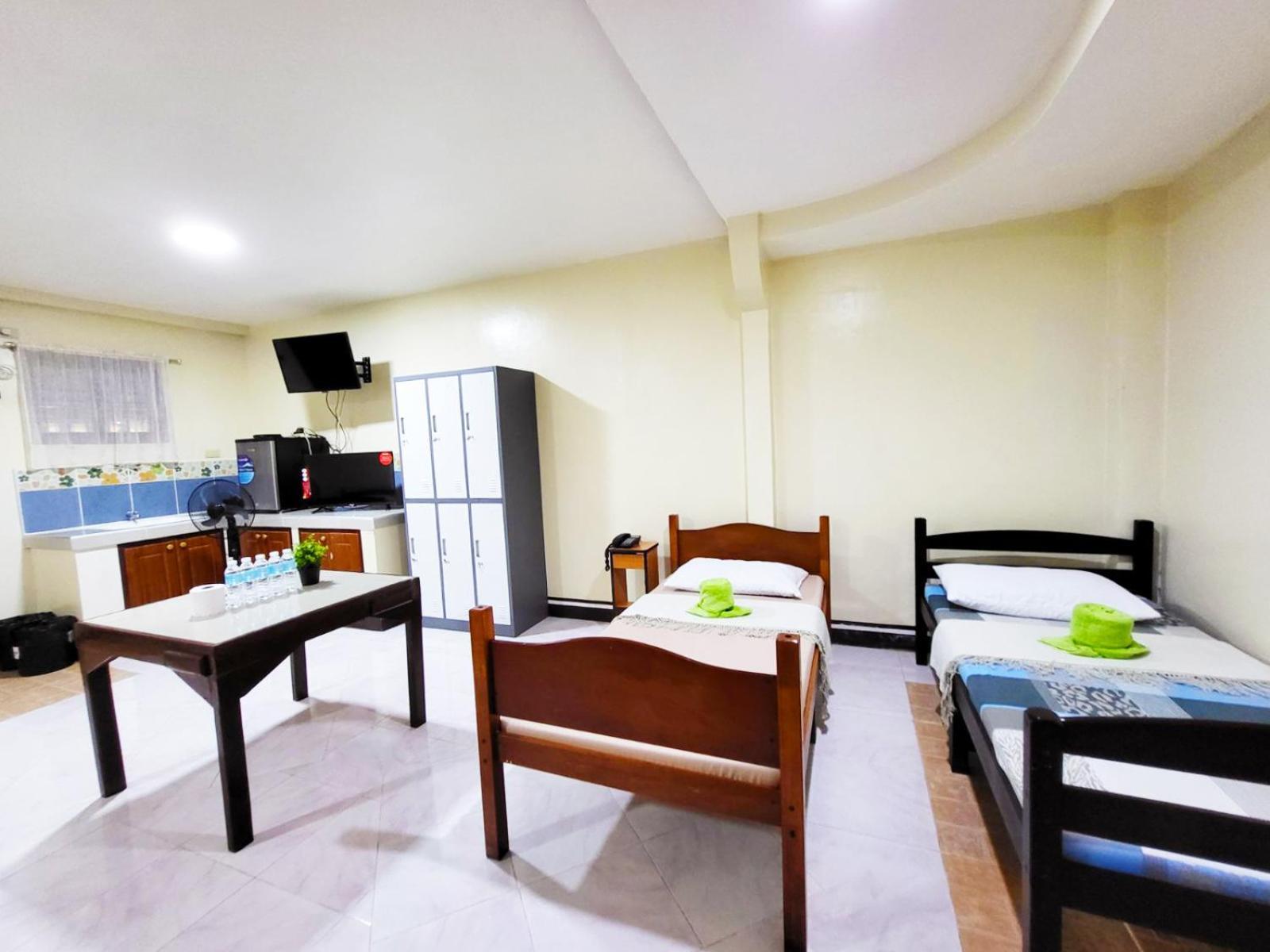 B&J Guesthouse And Tours Tagbilaran City Kültér fotó