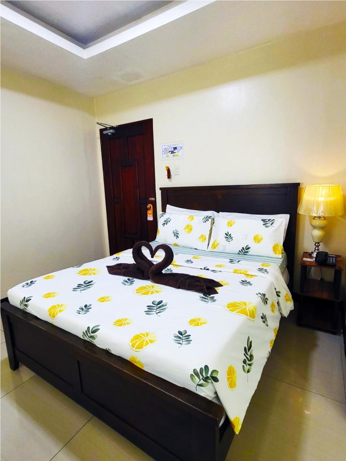 B&J Guesthouse And Tours Tagbilaran City Kültér fotó